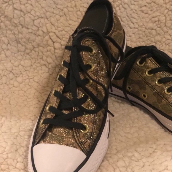 Converse - Picture 3 of 7